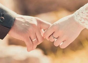 Abahanga batanze inama ya fasha abashakanye ku baka ingo zigakomera.