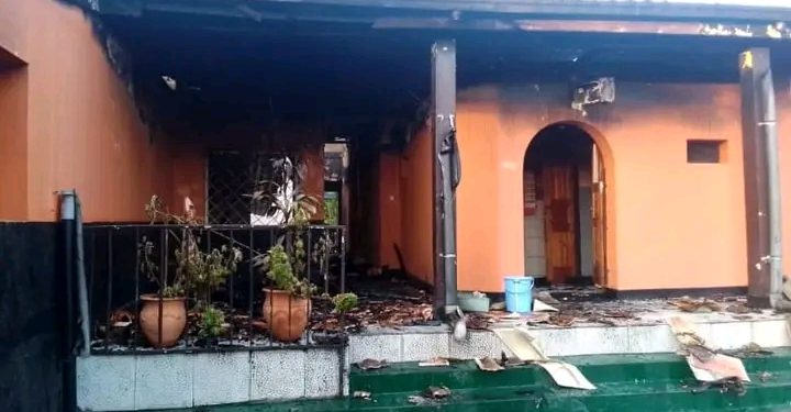 Hotel Muhabura yafashwe n’inkongi y’umuriro irasha irakonga.