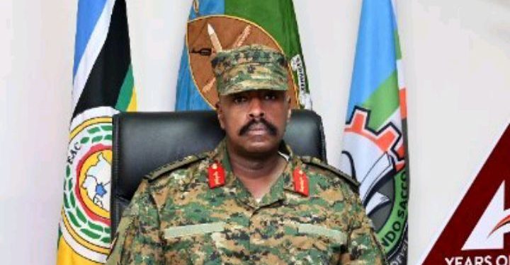 Gen Muhoozi yahaye Amabasaderi w’Amerika igihe ntarengwa cyo kuba yasabye Museveni imbabazi.