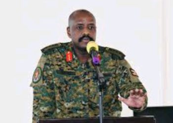 Gen Muhoozi yateguje abayobozi ba Amerika ibintu bikanganye, avuga n’impamvu yabyo.