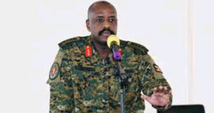 Gen Muhoozi yateguje abayobozi ba Amerika ibintu bikanganye, avuga n’impamvu yabyo.