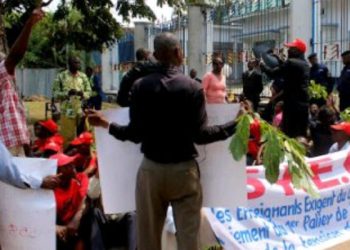 Mu mujyi wa Uvira abarimu bakoze imyigaragambyo.