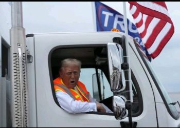 Amerika: Trump ubwo yari mu modoka itwara ibishingwe, yatangaje amagambo akaze.