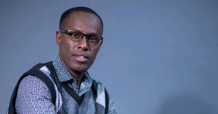 Ibyo wa menya ku Munyamulenge Sebahizi wanditse igitabo kirimo ibikora ku mitima yabenshi.