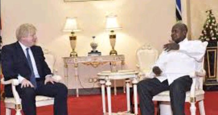 Boris Johnson yahishyuye ko iwe na perezida Museveni bigeze gupfa Vladimir Putin.
