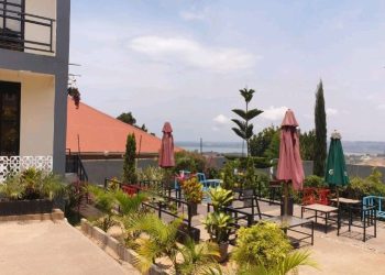 Muri Uganda, babiri basebeje Museveni batawe muri yombi.