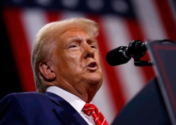 Ibyemezo bikomeje gufatwa na Trump uheruka gutsinda amatora muri Amerika byateje impaka.