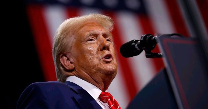 Ibyemezo bikomeje gufatwa na Trump uheruka gutsinda amatora muri Amerika byateje impaka.