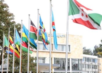 Perezida Tshisekedi yongeye kwivumbura ntiyitabira inama y’umuryango wa EAC.