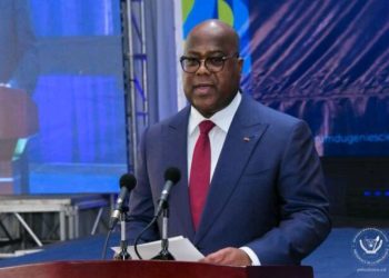 Perezida Tshisekedi yikomanze ku gatuza agaragaza uburyo perezida Kagame amutinya.