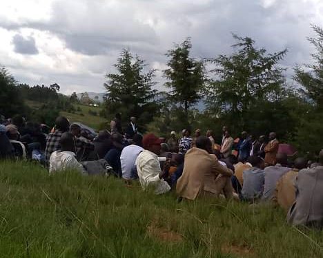 Abanyamulenge bakuye ikiriyo cy’umuturage wishwe na FARDC mu Minembwe.