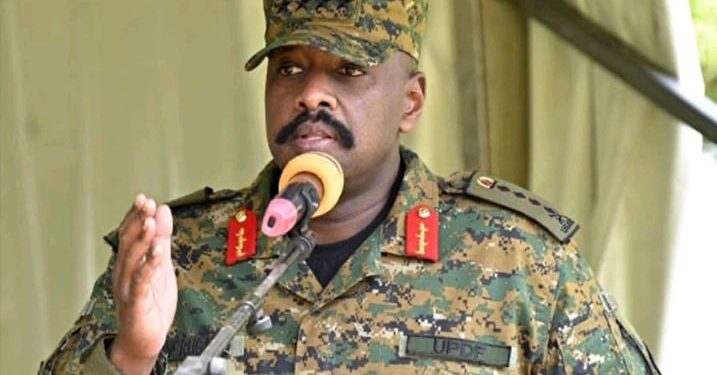 Uganda: Gen Muhoozi yavuze ku musirikare ufite ipeti rya Lieutenant wiyahuye.