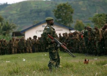 FARDC byayikomeranye, maze yiyambaza ba kadogo.