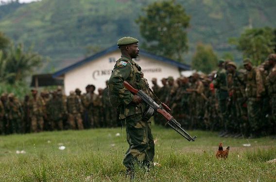 FARDC byayikomeranye, maze yiyambaza ba kadogo.