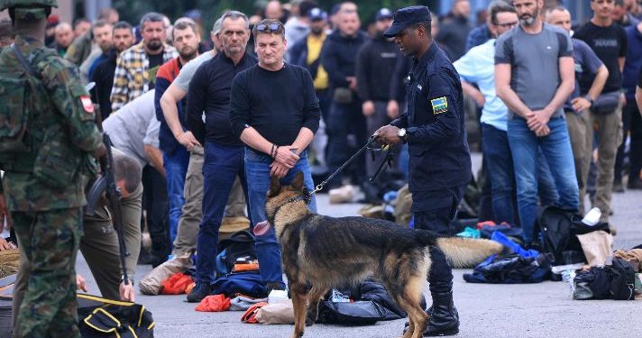 Abacanshuro benshi bafashaga FARDC ku rwanya M23 bahungiye mu Rwanda.