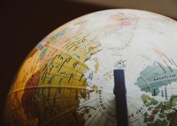 Ibindi bihugu bi komeye byasabye abaturage babyo guhunga umujyi wa Goma.