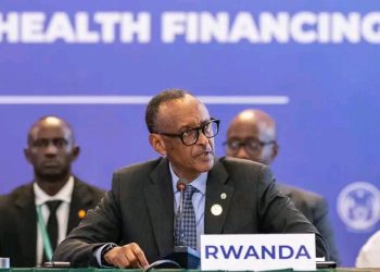 Perezida Kagame yageneye ubutumwa abavuga ko azabapfukamira.
