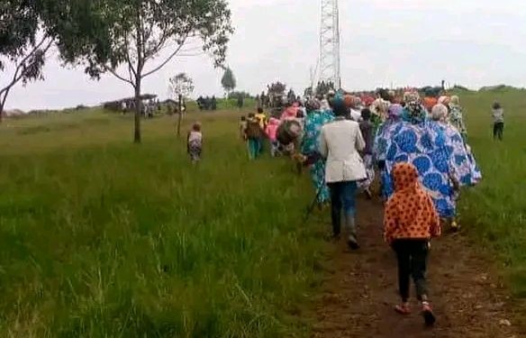 Twirwaneho yakiriwe n’abaturage ubwo yasesekaraga mu Mikenke.