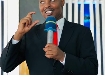 George, yanditse ikindi gitabo, menya ibyimbitse kuri cyo.