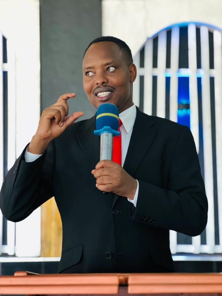 George, yanditse ikindi gitabo, menya ibyimbitse kuri cyo.