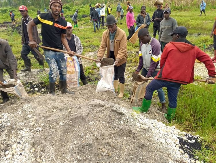 Umuganda udasanzwe wakorewe ku kibuga cy’indege cya Minembwe.