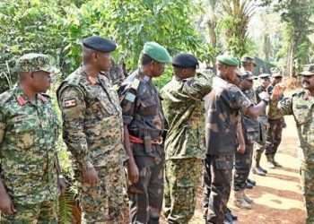 Gen.Muhoozi yagiranye ibiganiro n’abasirikare ba kuru ba FARDC.