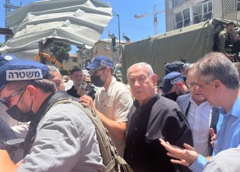 Israel: Netanyahu yasuye aho ibisasu byasenye