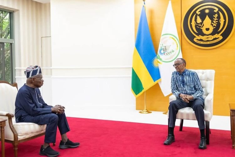 Perezida Kagame yagiranye ibiganiro na Olusegun Obasanjo.