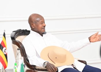 Uganda: Perezida Museveni azongera yiyamamaze.