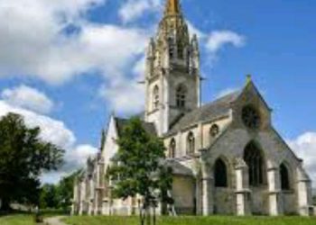 Na we wemera ko ibi byaje mu nsengero zari zikwiye gusengerwamo Imana gusa?