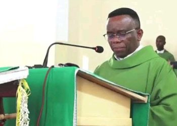 Kera kabaye u Burundi bwafunze padiri kubera Misa yasomye.