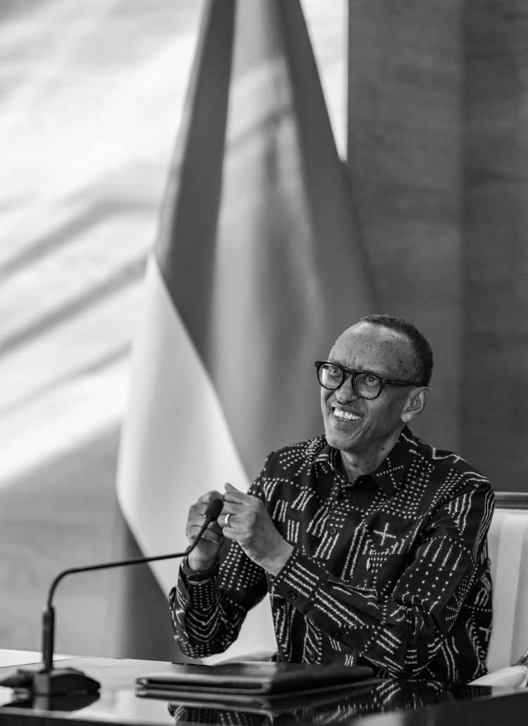Perezida Kagame yaburiye abavuga ko bazatera u Rwanda.