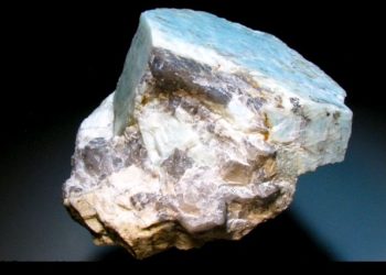 Ibyimbitse ku gitabo kivuga hejuru y’amabuye y’agaciro cyanditswe na Mundekeza.