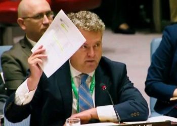 Muri Ukraine abadepite barwaniye mu nama.