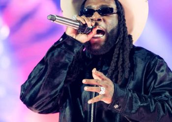 Burna Boy Yashyize Hanze Album “No Sign of Weakness.”