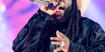 Burna Boy Yashyize Hanze Album “No Sign of Weakness.”