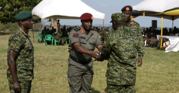 Uwayoboye urwego rw’ubutasi bw’igisirikare cya Uganda yatawe muri yombi.