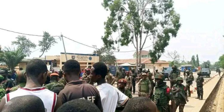 Ababarirwa muri 5 ni bo bamaze kugwa mu myigaragambyo iri kubera i Uvira abandi imirongo bayikomerekeyemo, inkuru irambuye