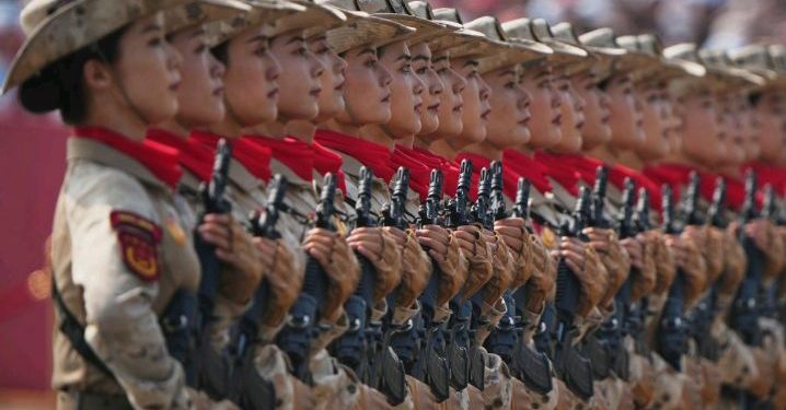 U Bushinwa bwamuritse intwaro nshya zitari zizwi ko buzigira, bitera isi icyikango