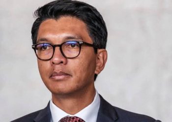 Perezida wa Madagascar yahungiye mu kindi gihugu