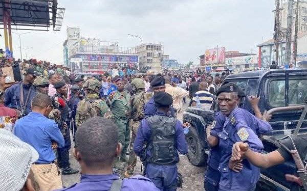 Abasirikare bafunzwe nyuma y’igikorwa kibi bakoreye mu ruhame i Kinshasa