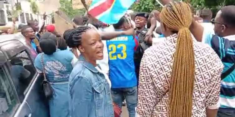 I Kinshasa harikubera imyigaragambyo ikaze, inasaba abayobozi bamwe kwegura