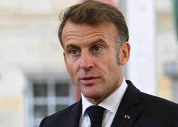 Perezida Macron w’u Bufaransa yasabwe kwegura