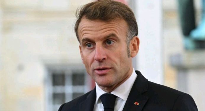 Perezida Macron w’u Bufaransa yasabwe kwegura