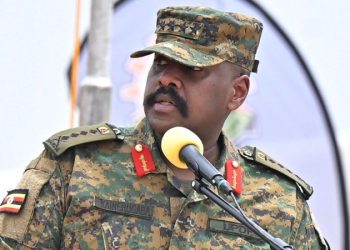 Gen.Muhoozi yagize icyo avuga kubakomeje kuvuga ku buzima bwa se