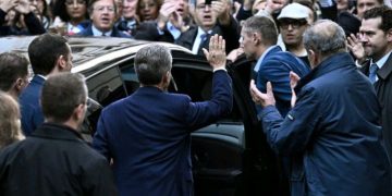 Uwahoze ari perezida w’u Bufaransa, Sarkozy yinjiye gereza