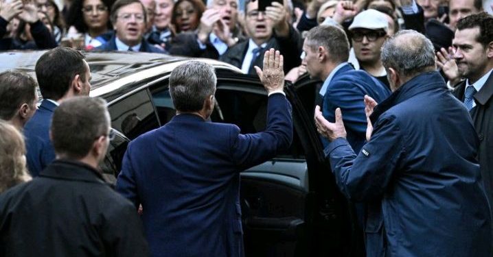 Uwahoze ari perezida w’u Bufaransa, Sarkozy yinjiye gereza