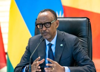 Perezida Kagame yibukije Abanyarwanda icyo badakwiye kugirira ubwoba, ababwira ko bakwiye “guhangana aho gusabiriza”