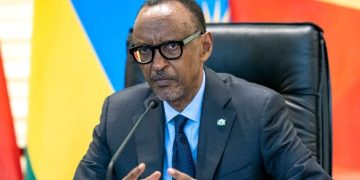 Perezida Kagame yibukije Abanyarwanda icyo badakwiye kugirira ubwoba, ababwira ko bakwiye “guhangana aho gusabiriza”