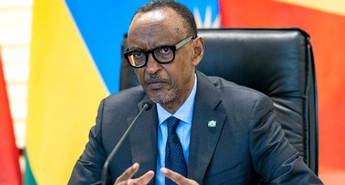 Perezida Kagame yibukije Abanyarwanda icyo badakwiye kugirira ubwoba, ababwira ko bakwiye “guhangana aho gusabiriza”